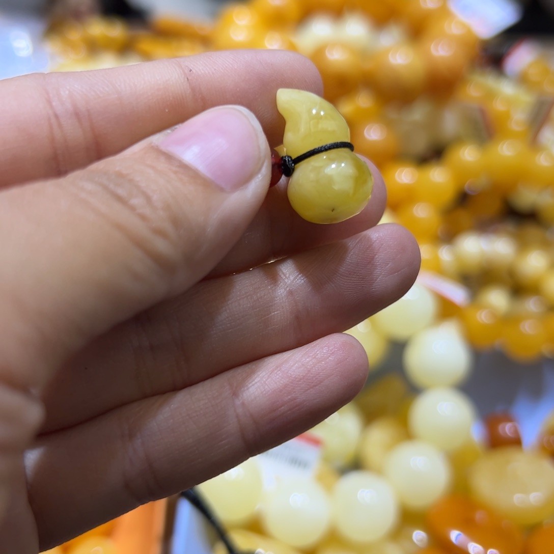 琥珀珠宝奇石未镶嵌