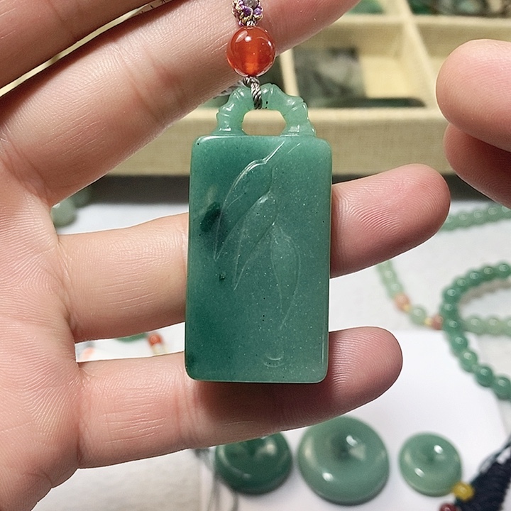 密玉（石英质玉）未镶嵌颈饰