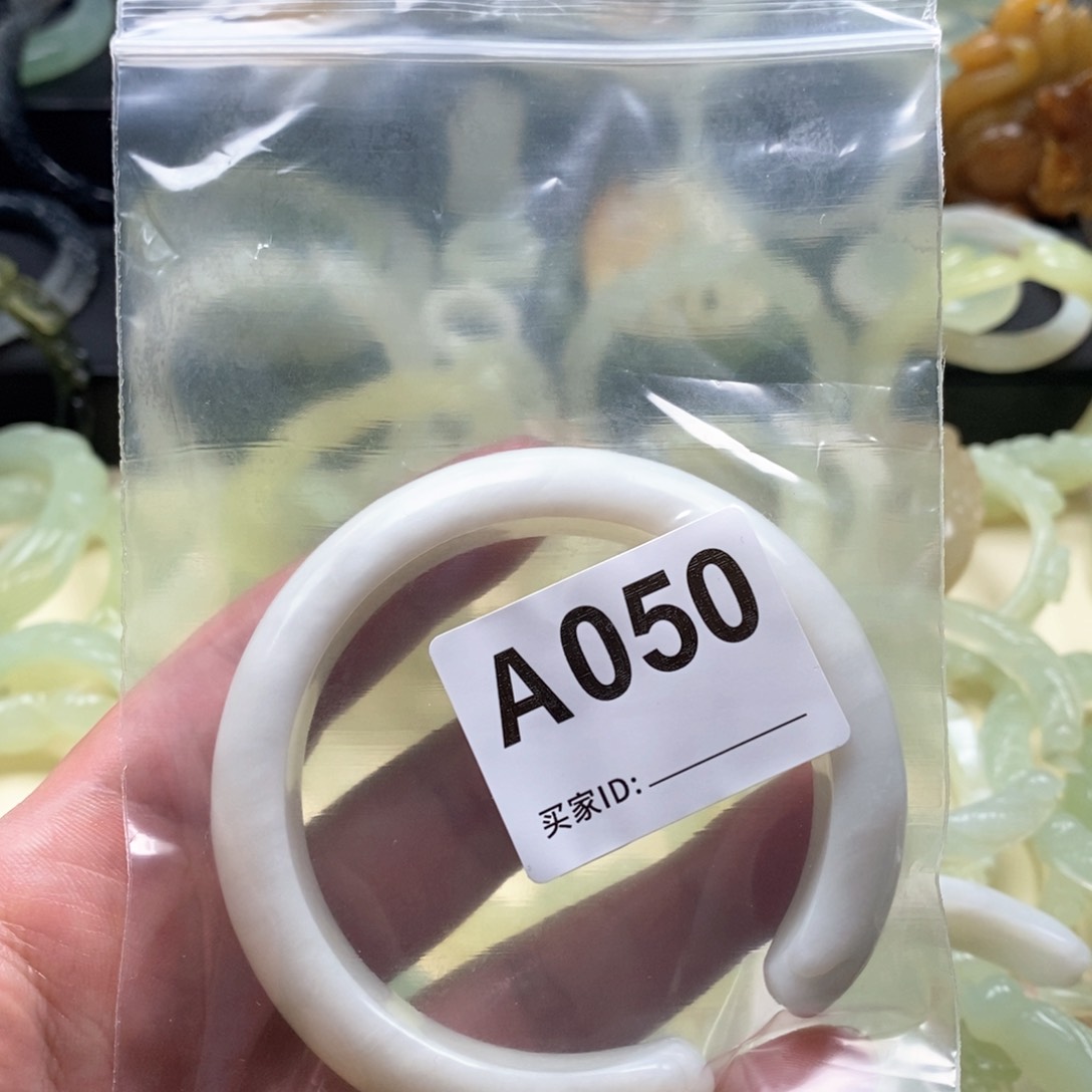 岫玉手镯未镶嵌、****手镯