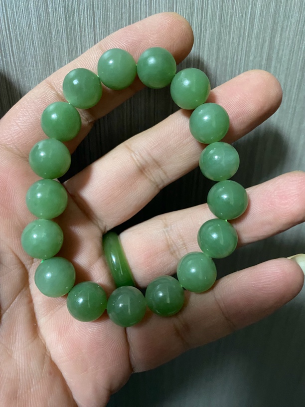 新疆和田玉碧玉粉青手串12mm多样性发其一