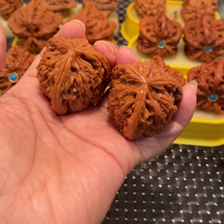 宣***文玩核桃吊坠水龙纹正奔……