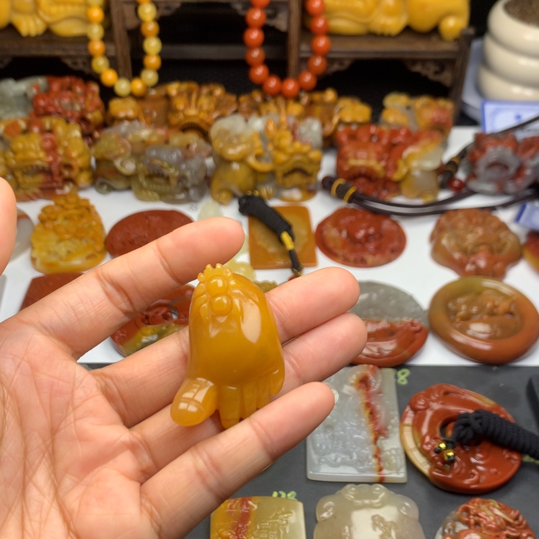 石英质玉（黄龙玉）挂件未镶嵌