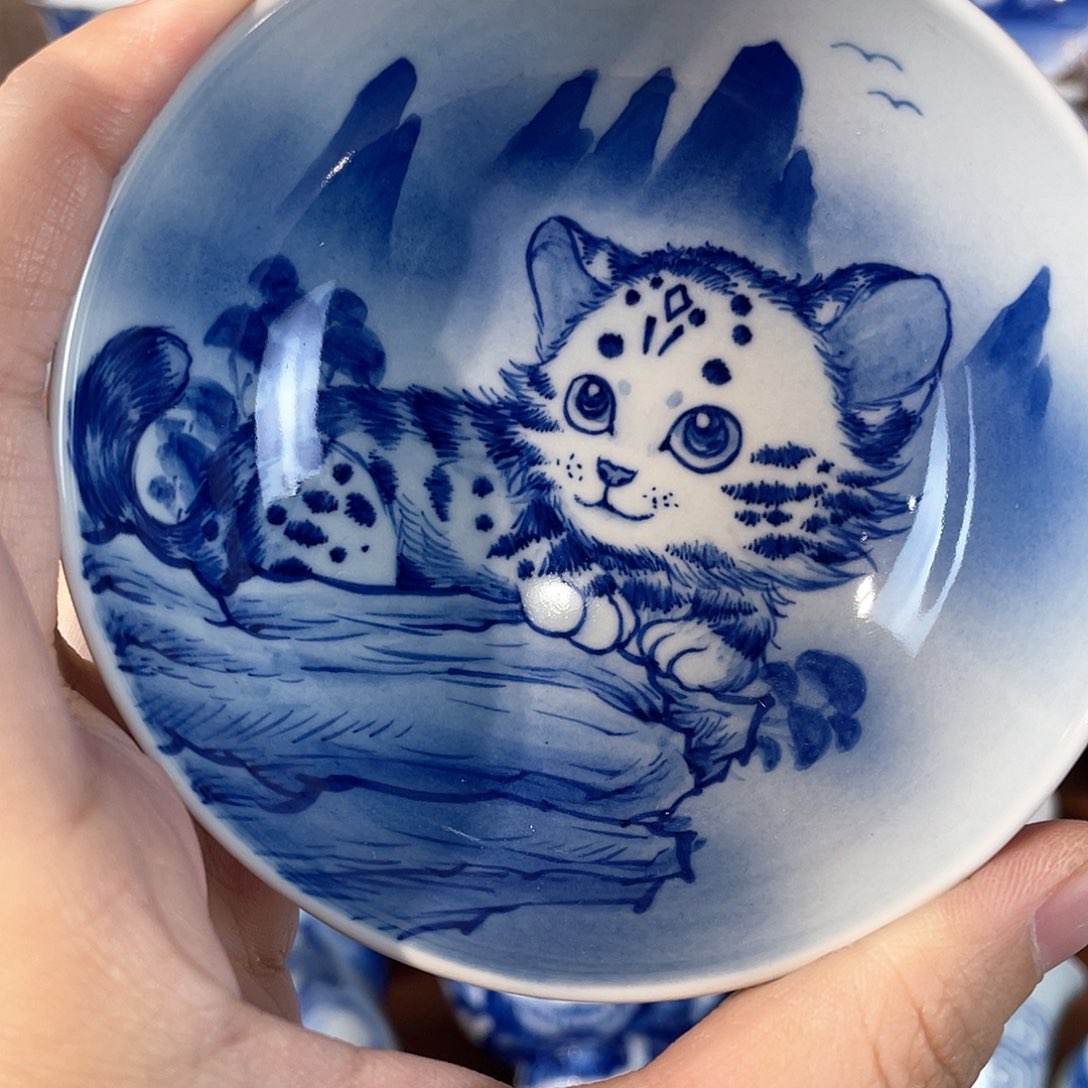 青花雪豹普洱杯杯