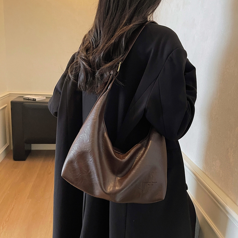 简约百搭2025新款大容量软皮托特包复古秋冬高级感单肩包时尚