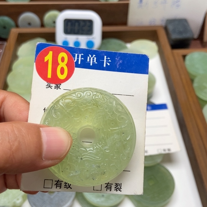 蛇纹石玉未镶嵌颈饰胖*