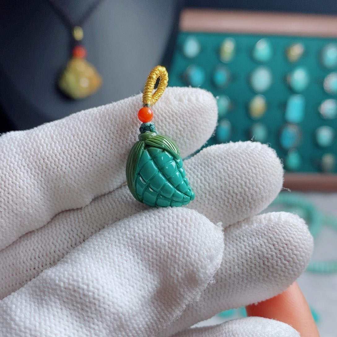 绿松石未镶嵌颈饰