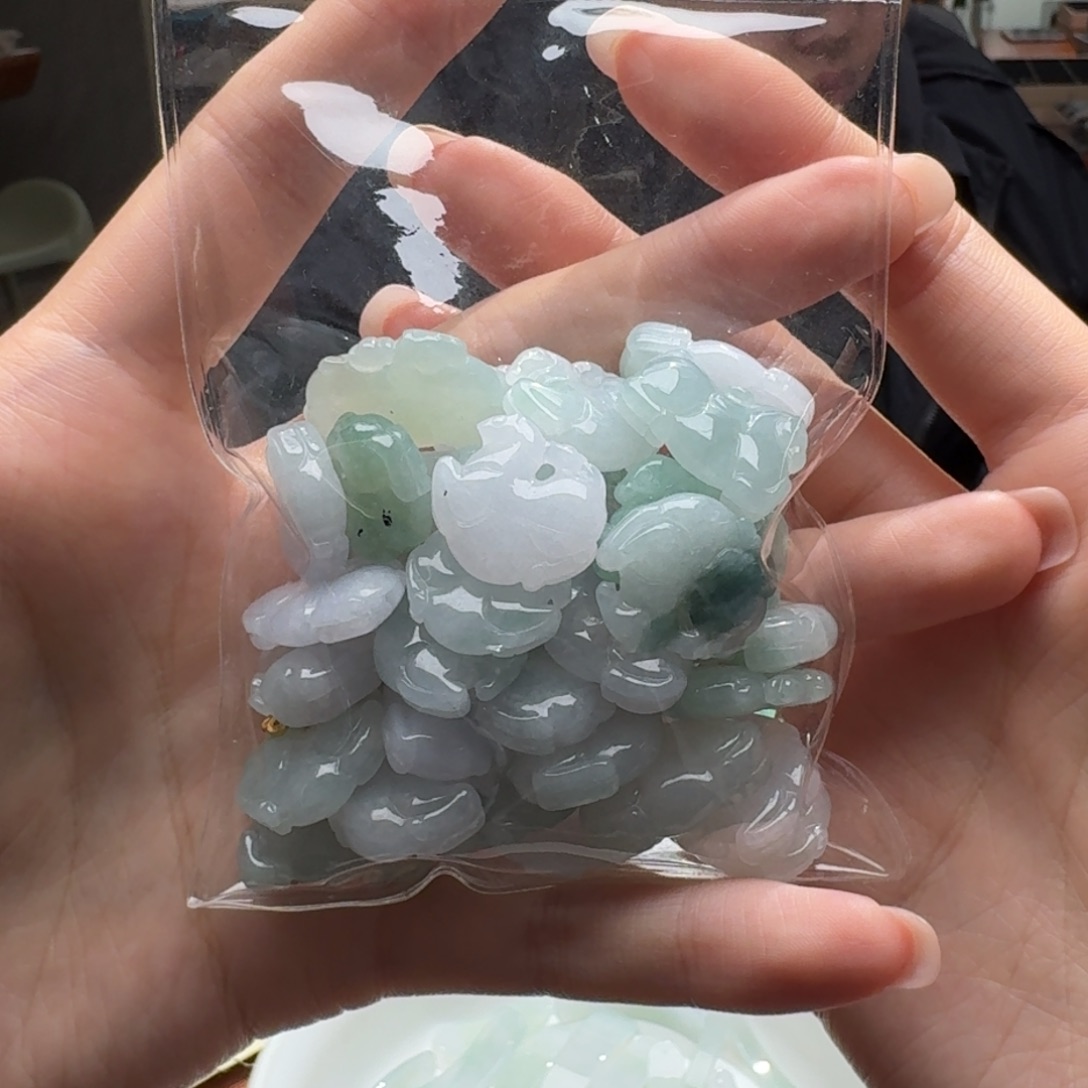 未镶嵌挂件翡翠福利1个，不包邮，拍邮费发货