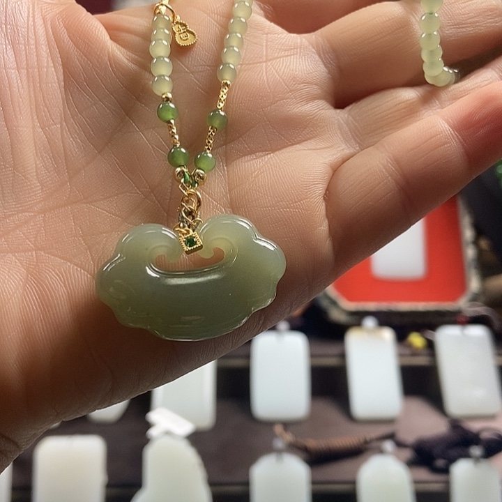 和田玉颈饰未镶嵌