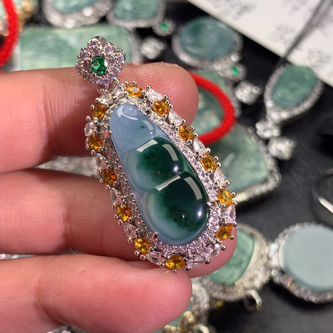 翡翠颈饰未镶嵌福豆