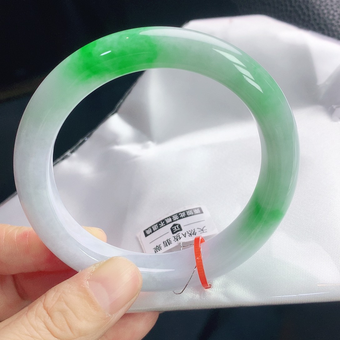 翡翠手镯未镶嵌59圈