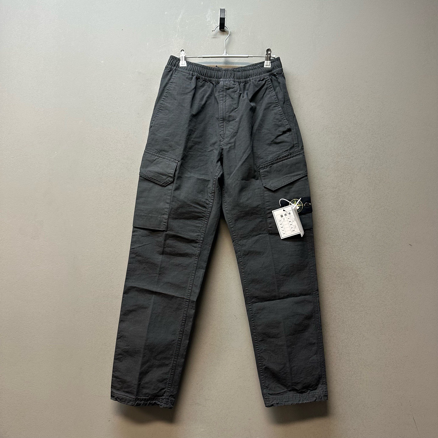 一口价 Stone island 石头岛/22429/炭黑松紧腰工装裤 带吊29码