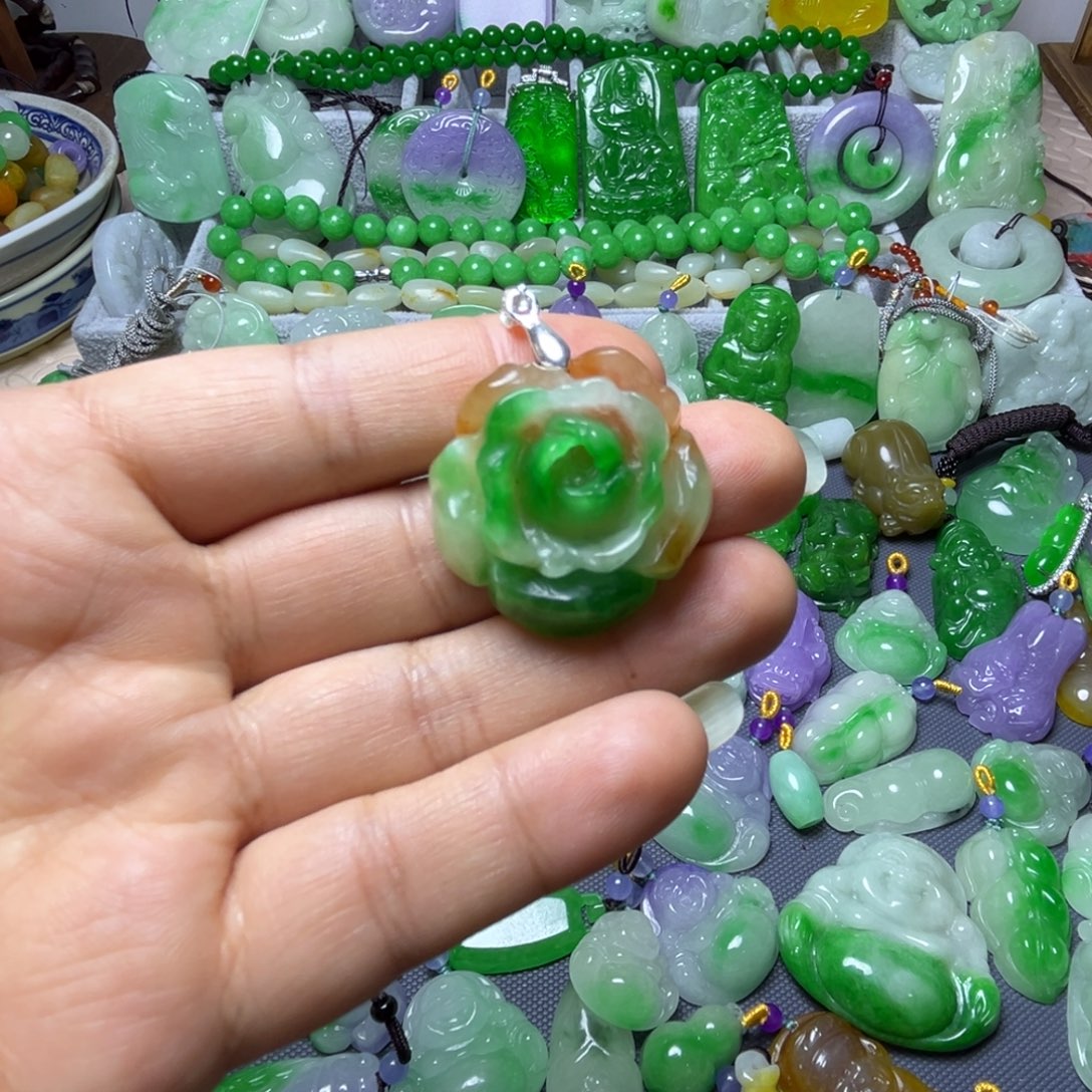 翡翠未镶嵌颈饰吊坠