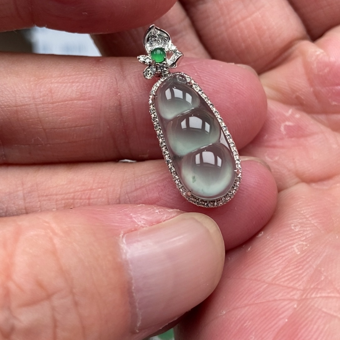 翡翠18K金镶嵌吊坠(不含链)豆子