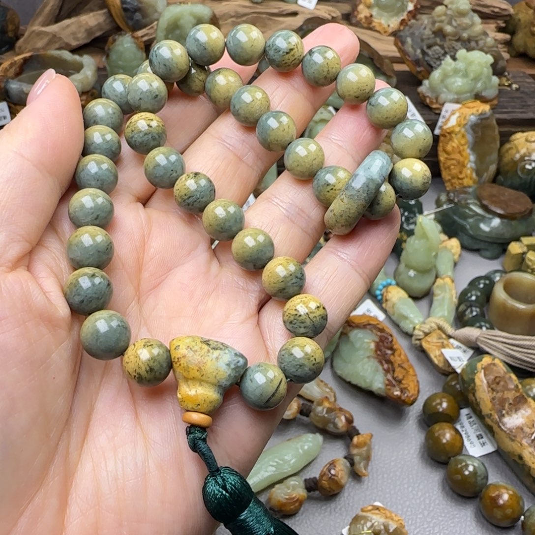 雨***袭岫岩河磨玉（透闪石质玉）未镶嵌珠宝奇石