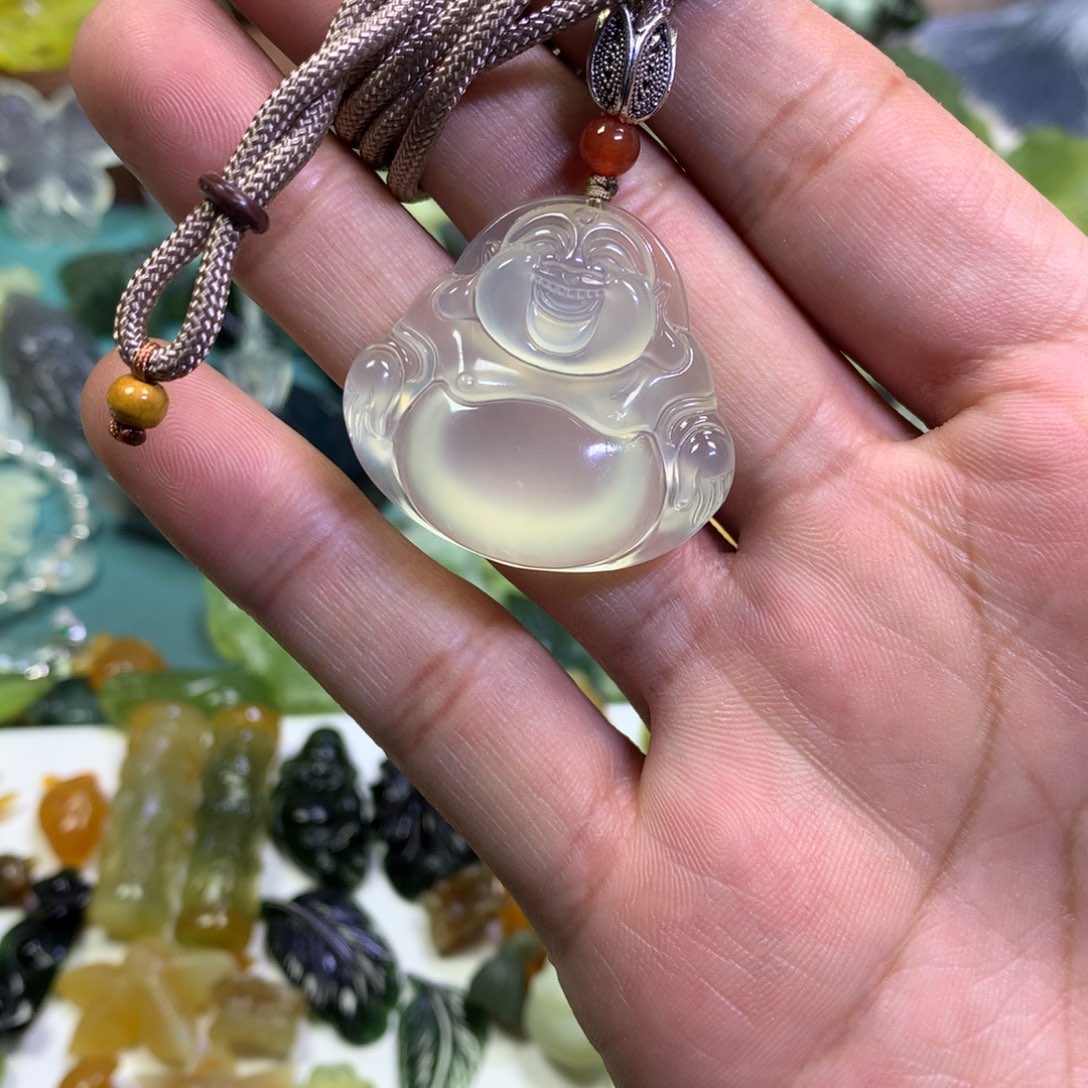 岫玉颈饰未镶嵌佛公