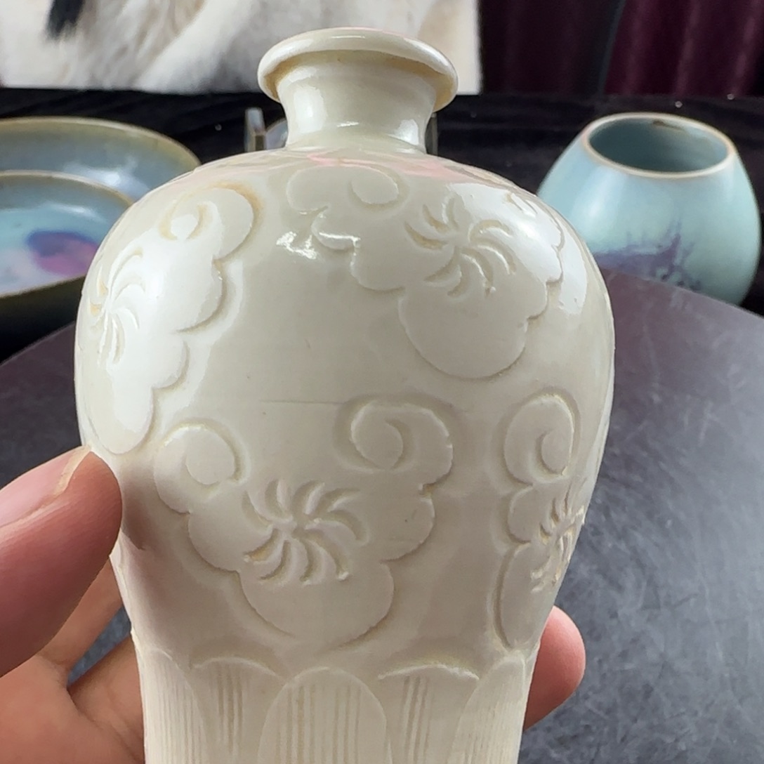 壶潇*定窑梅瓶器型规整