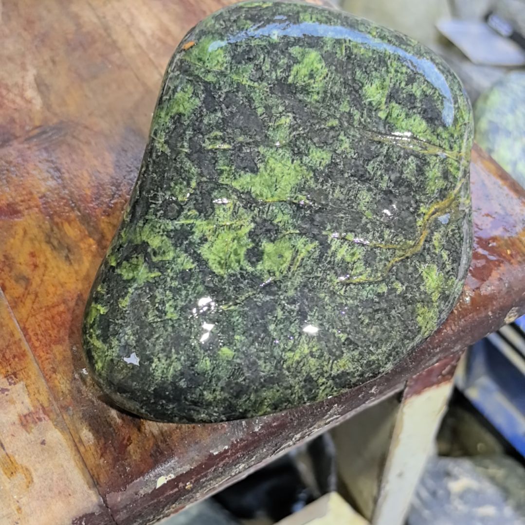 颜***姐藏玉药王石原石一个摆件