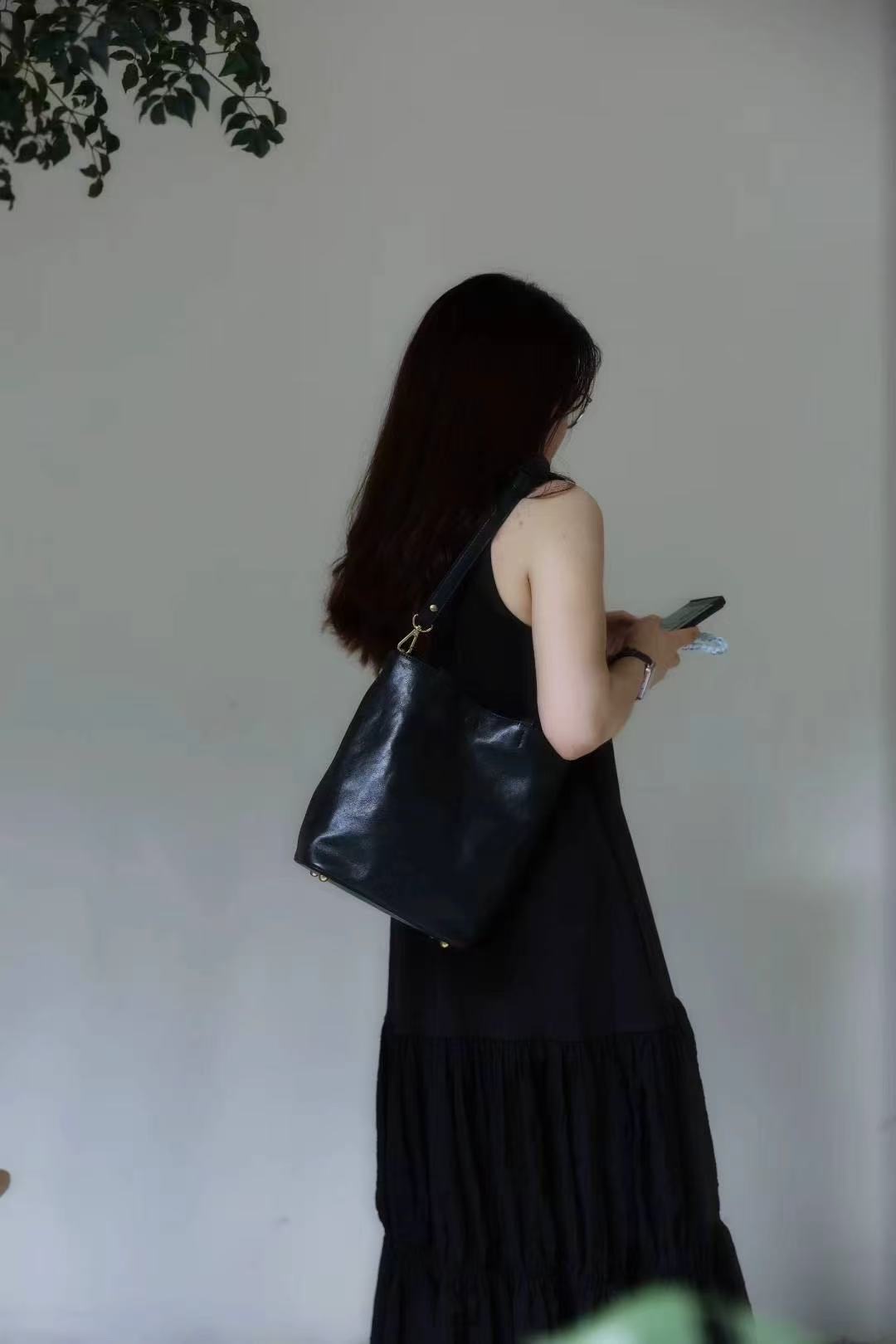 胎牛水洗植鞣头层牛皮手工女包慵懒感时尚包包