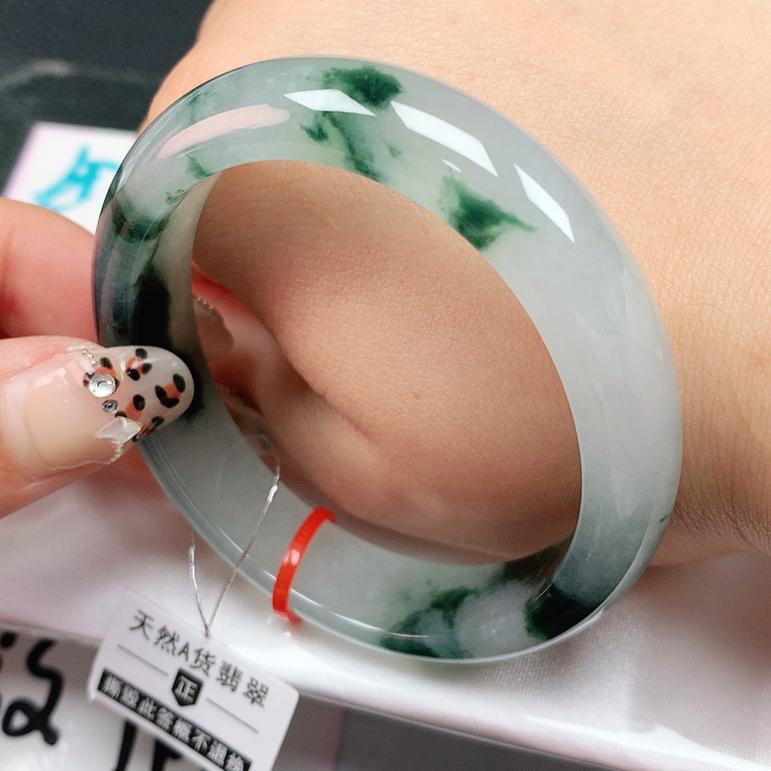 翡翠手镯未镶嵌54贵