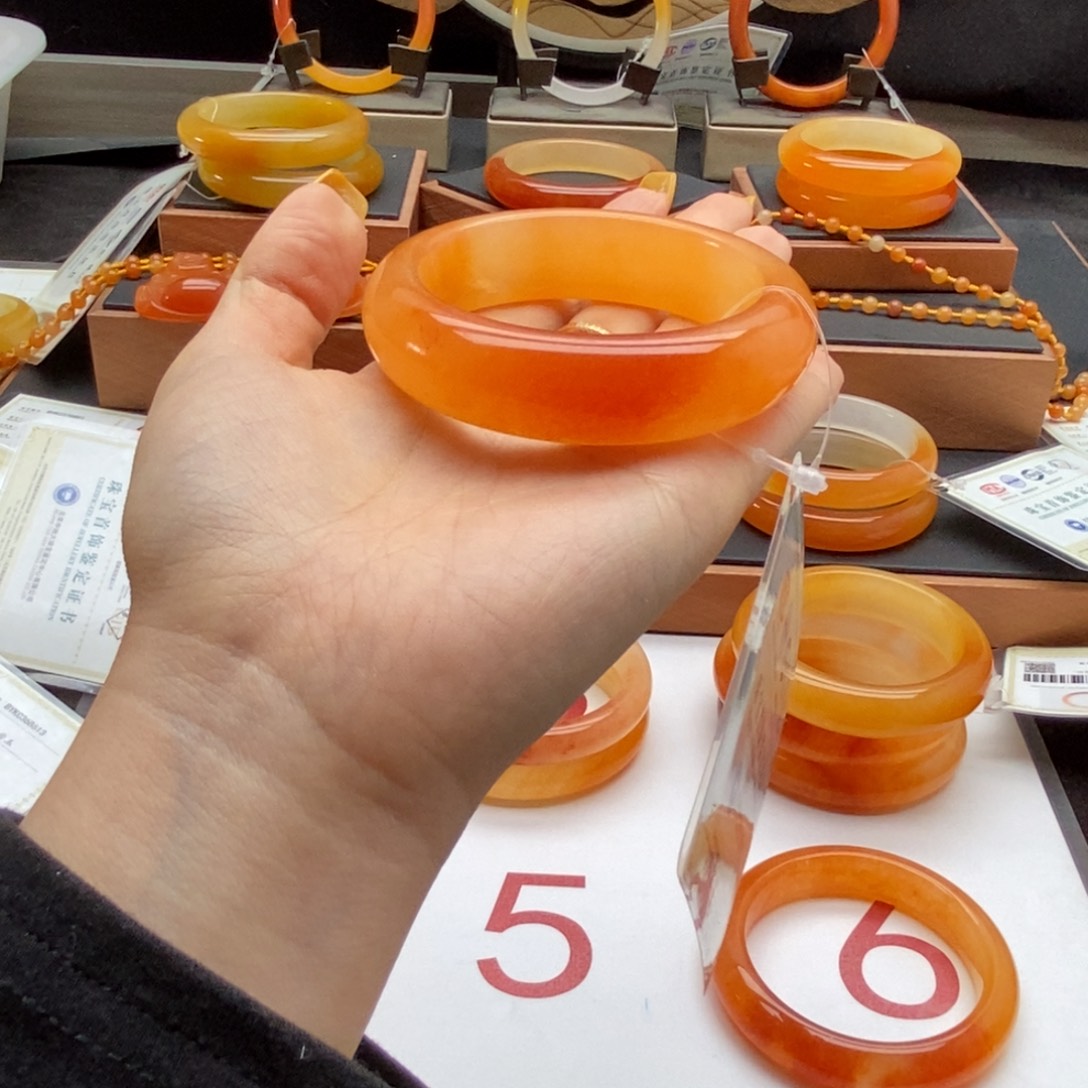 石英质玉（黄龙玉）未镶嵌手镯53微瑕