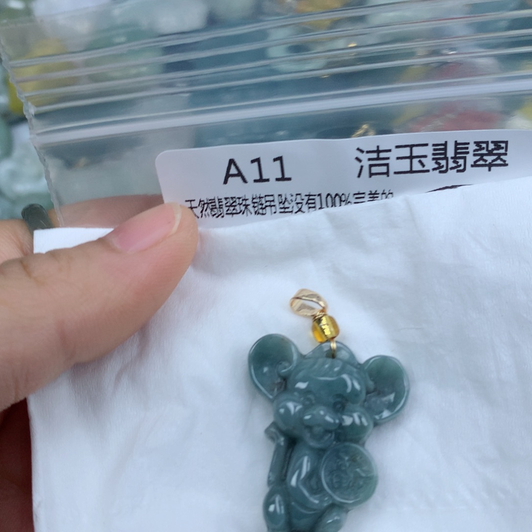翡翠颈饰未镶嵌翡翠