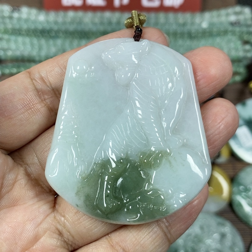 【闪购商品】翡翠颈饰未镶嵌玉吊坠翡翠玉上山虎牌