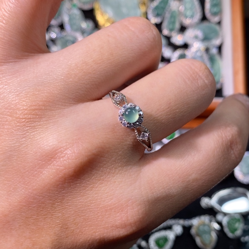 【闪购商品】翡翠颈饰未镶嵌天然