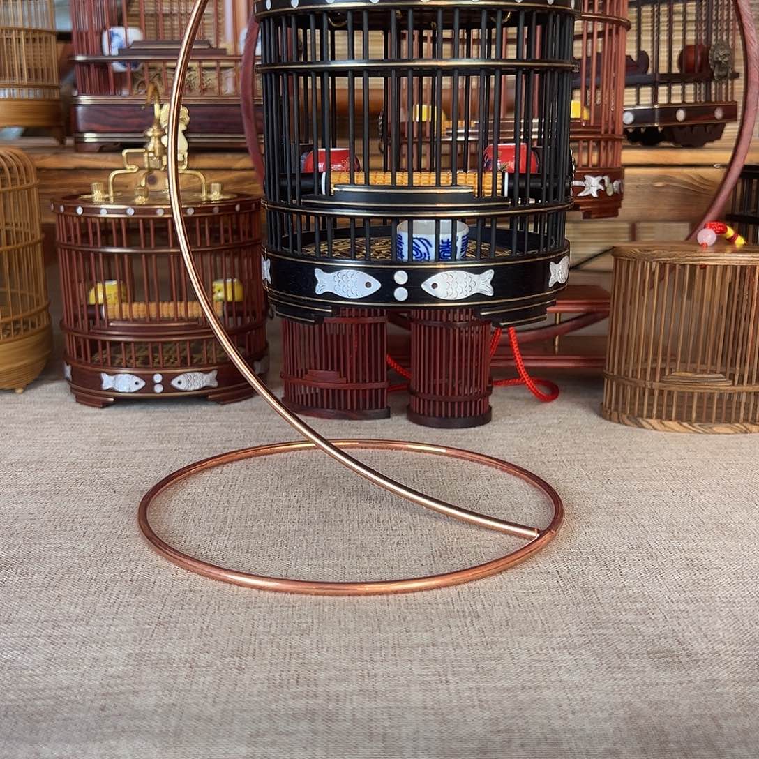 曹***刚两个乌木镶嵌双鱼的带圆挂架