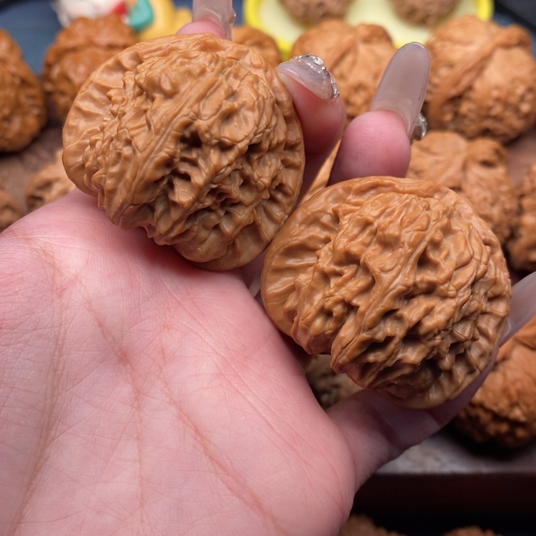 文玩核桃把件全品延庆三角白狮子43，50克