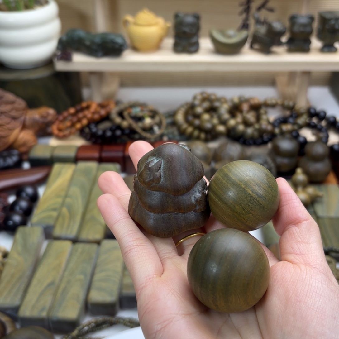 无***言木绿檀木料工艺品