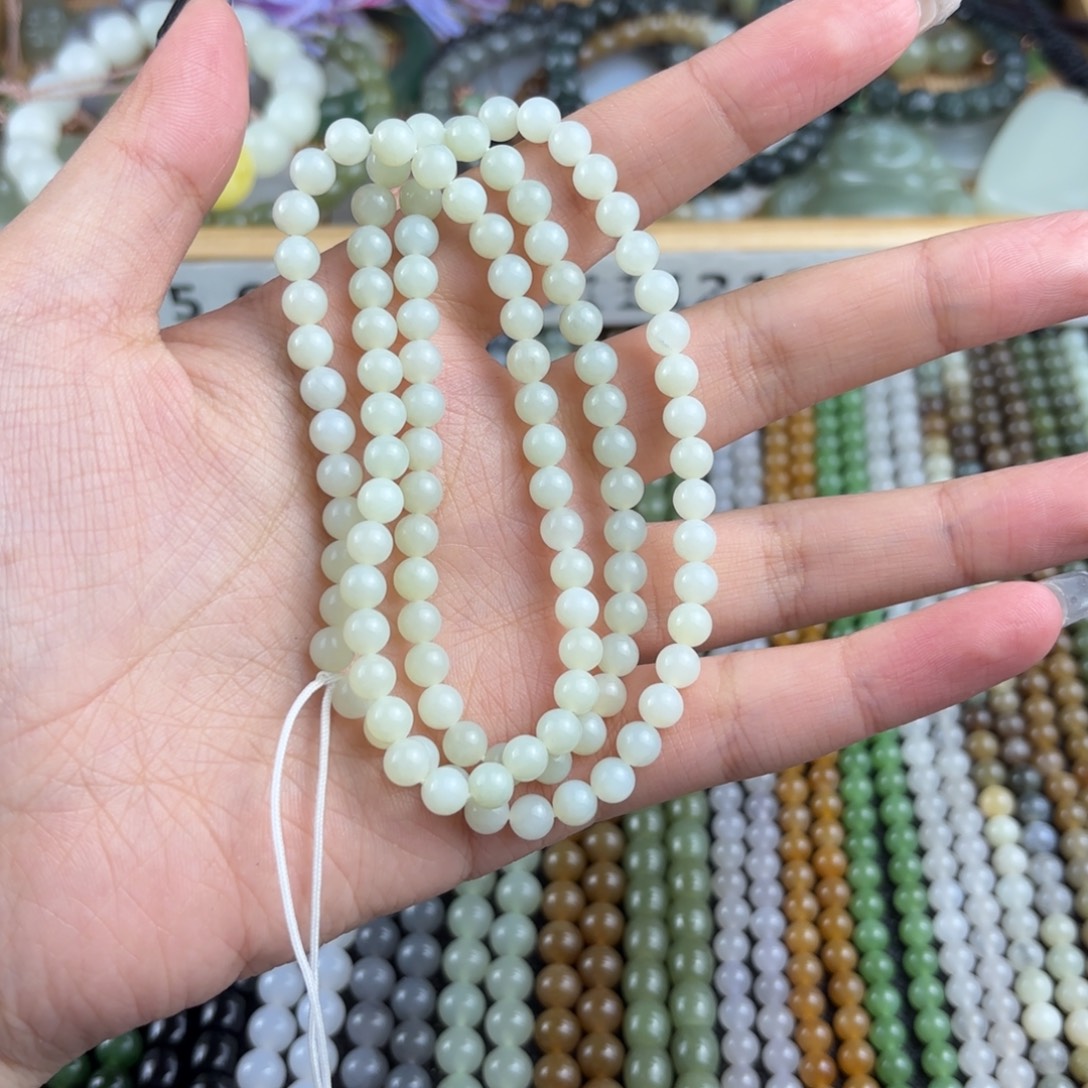 小***哥和田玉未镶嵌颈饰