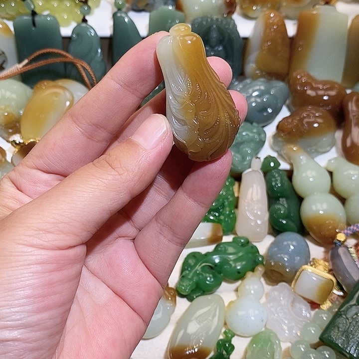 未镶嵌和田玉挂件