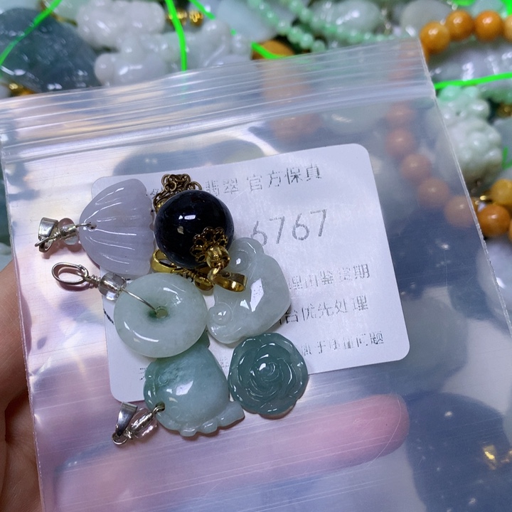 翡翠颈饰未镶嵌翡翠