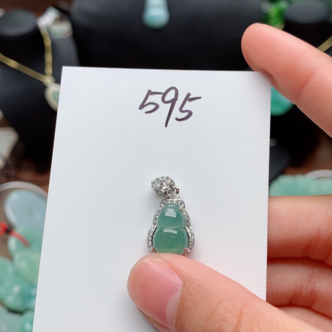 翡翠颈饰银S925镶嵌吊坠