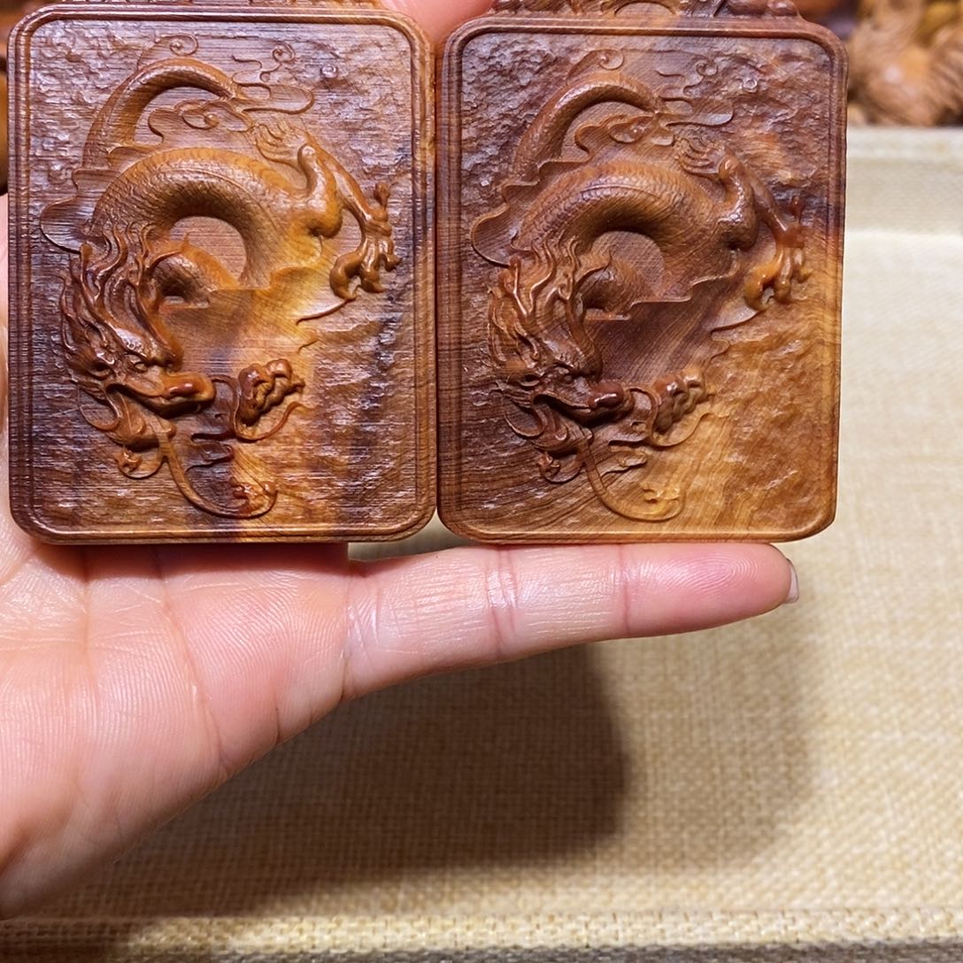 柏木（崖柏）晃****9崖柏手把件，龙牌