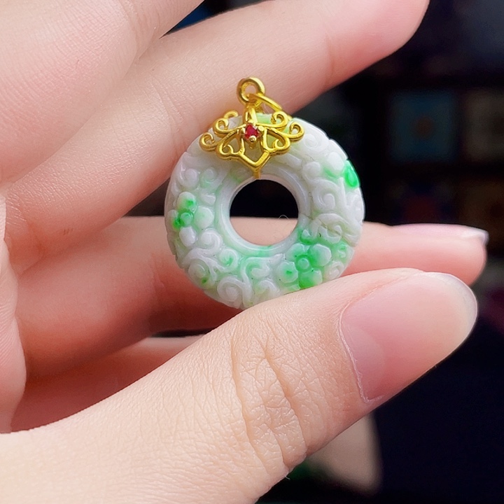 翡翠未镶嵌颈饰多样性