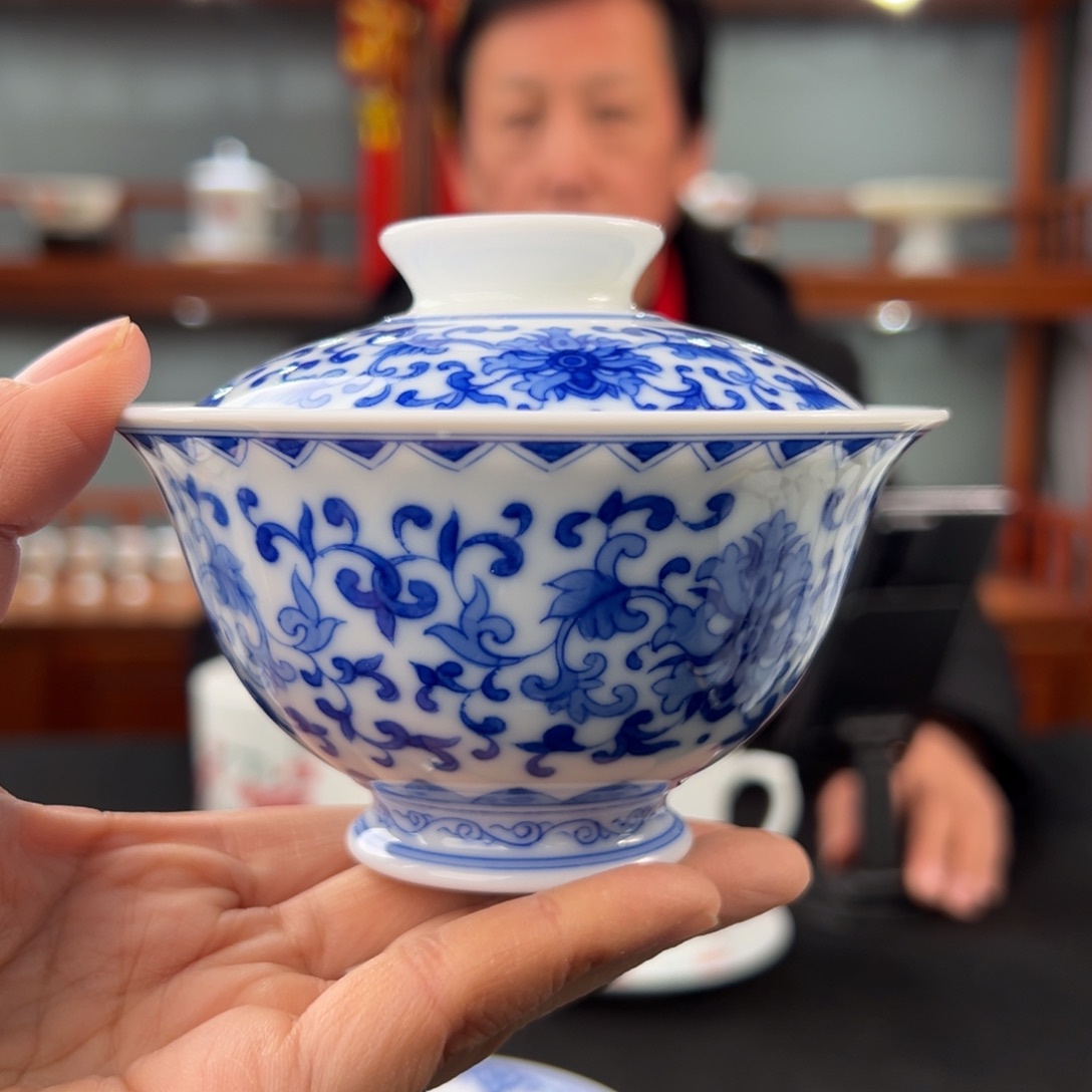 美**画柴窑青花缠枝莲两才盖碗