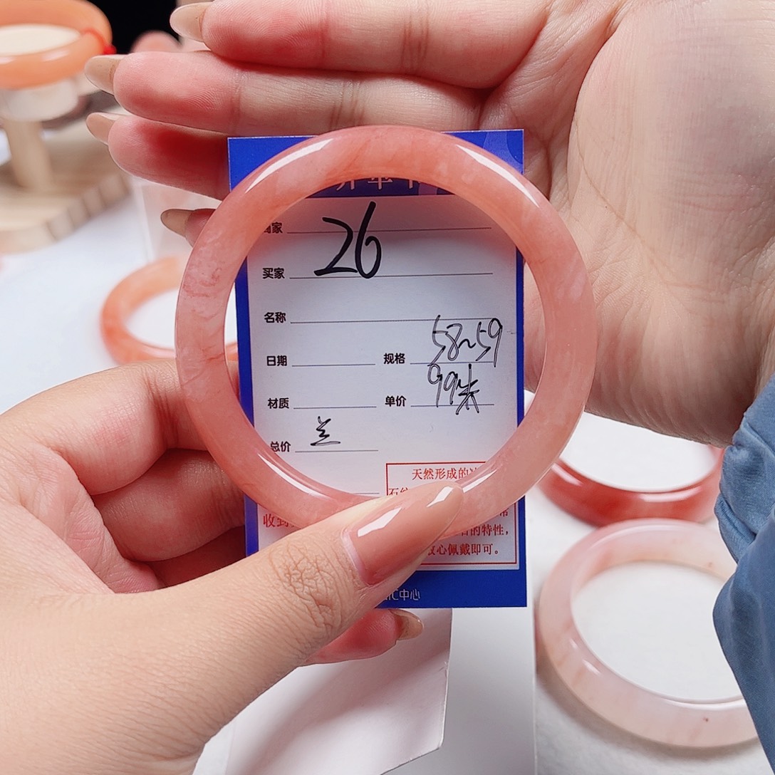 兰***石英质玉未镶嵌手镯