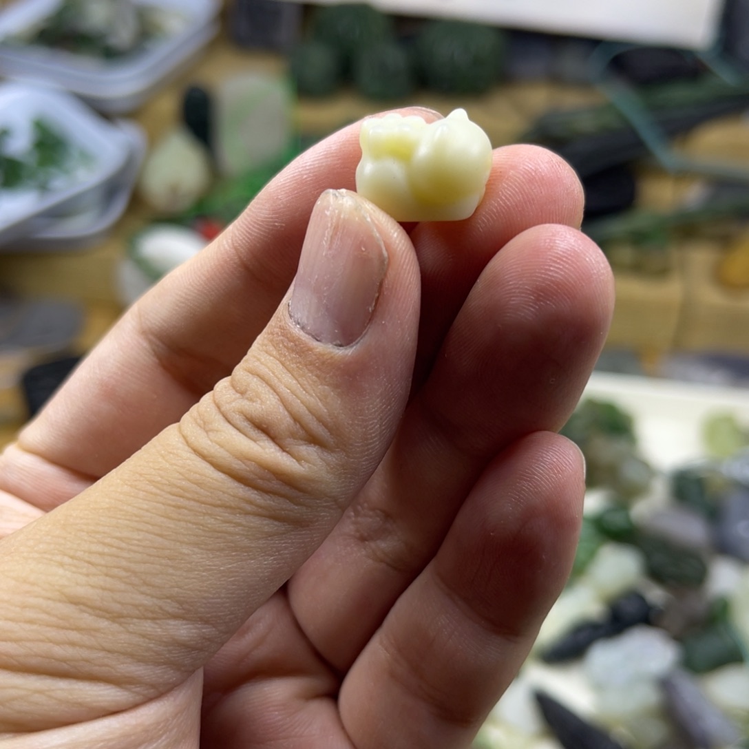 和田玉未镶嵌颈饰趴趴猫