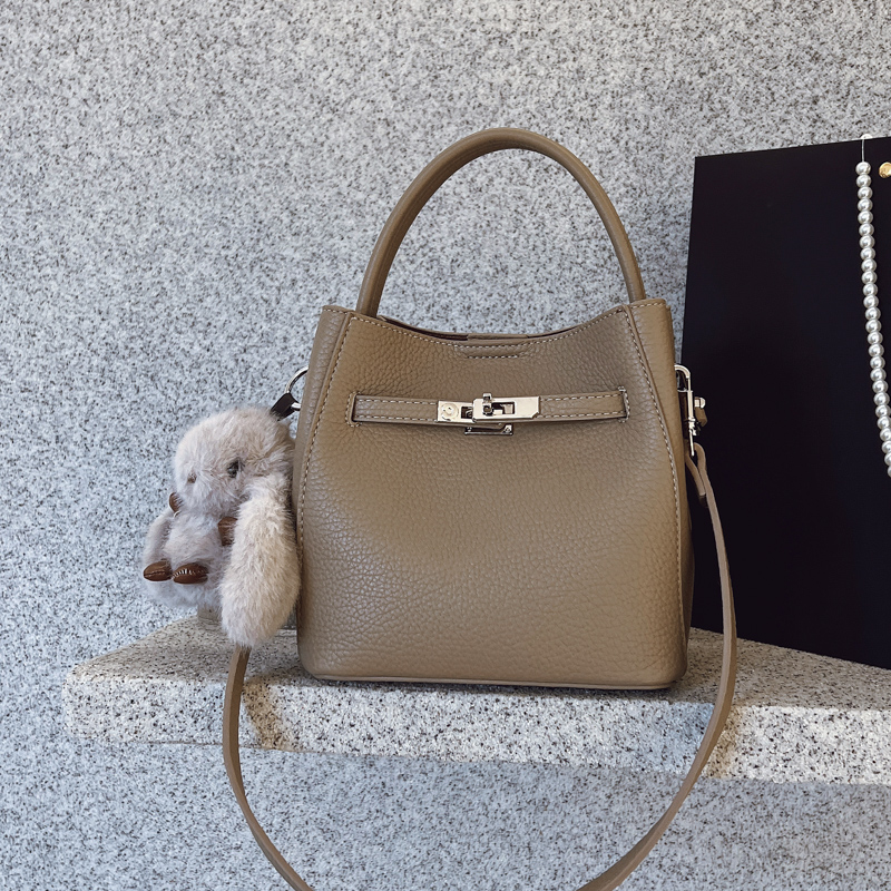 荔枝纹女士水桶包2025新款气质百搭单肩斜挎包高级感腋下通勤包