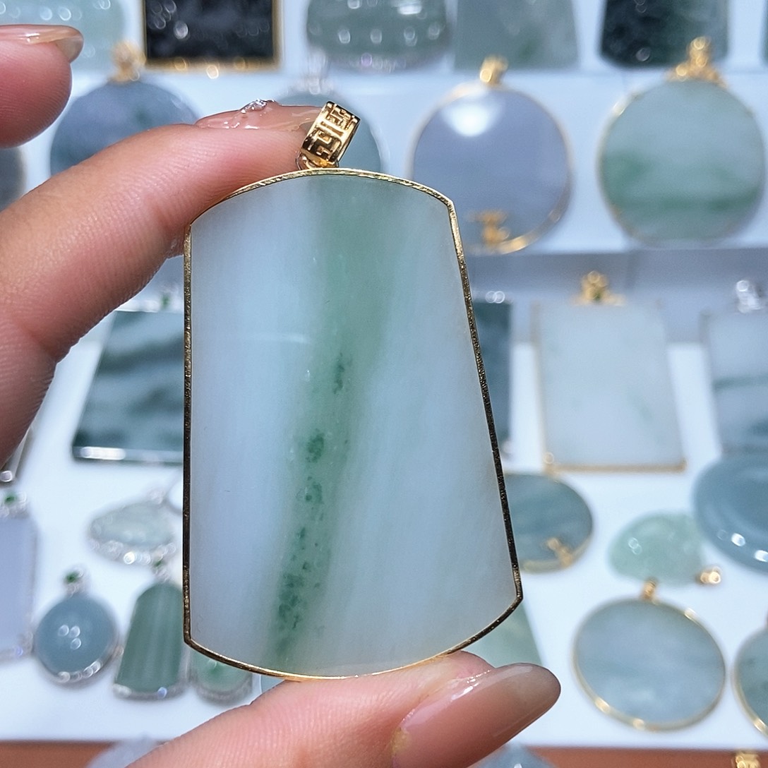 翡翠吊坠(不含链)18K金镶嵌