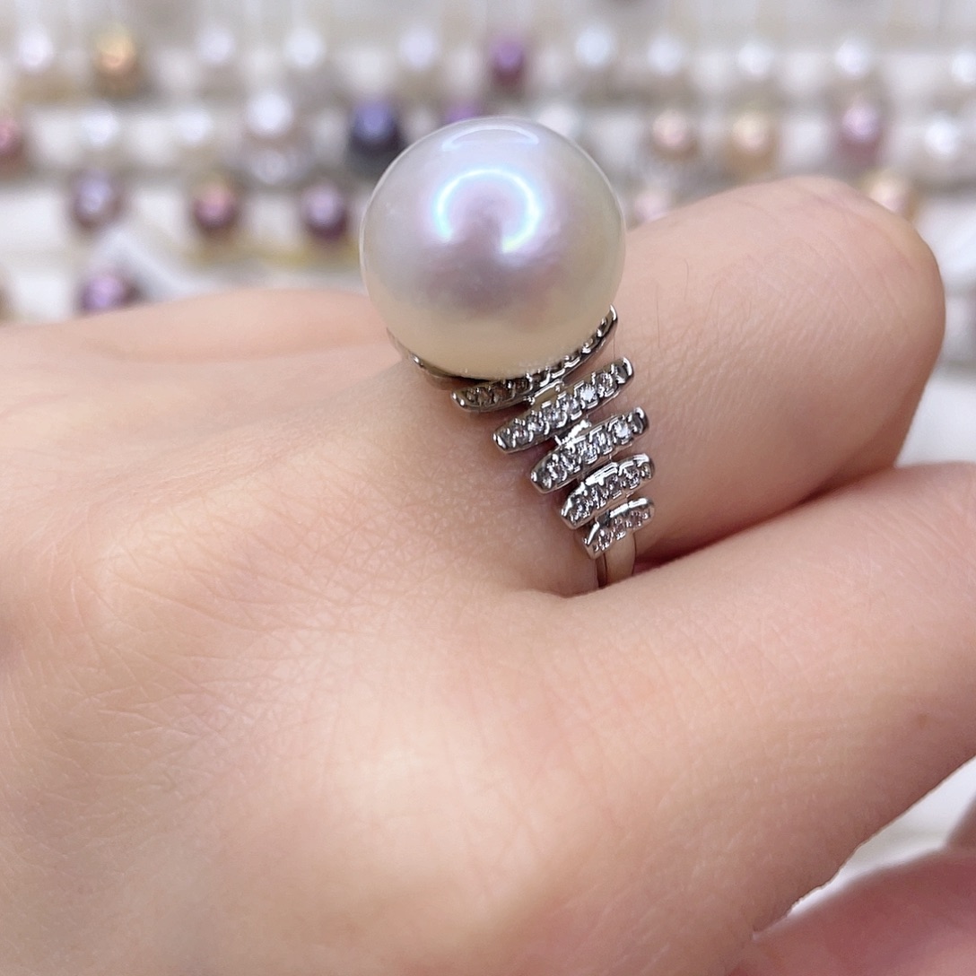 淡水珍珠吊坠(赠链)未镶嵌静****?