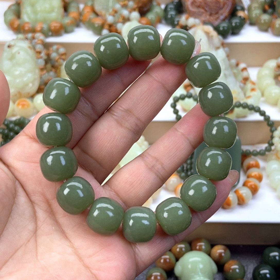 透闪石质玉手串未镶嵌