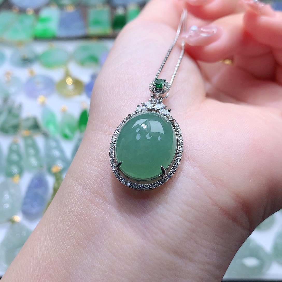 翡翠颈饰未镶嵌翡翠