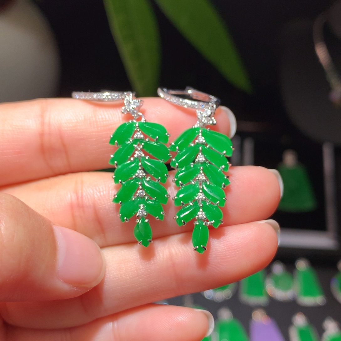 翡翠颈饰18K金镶嵌翡翠