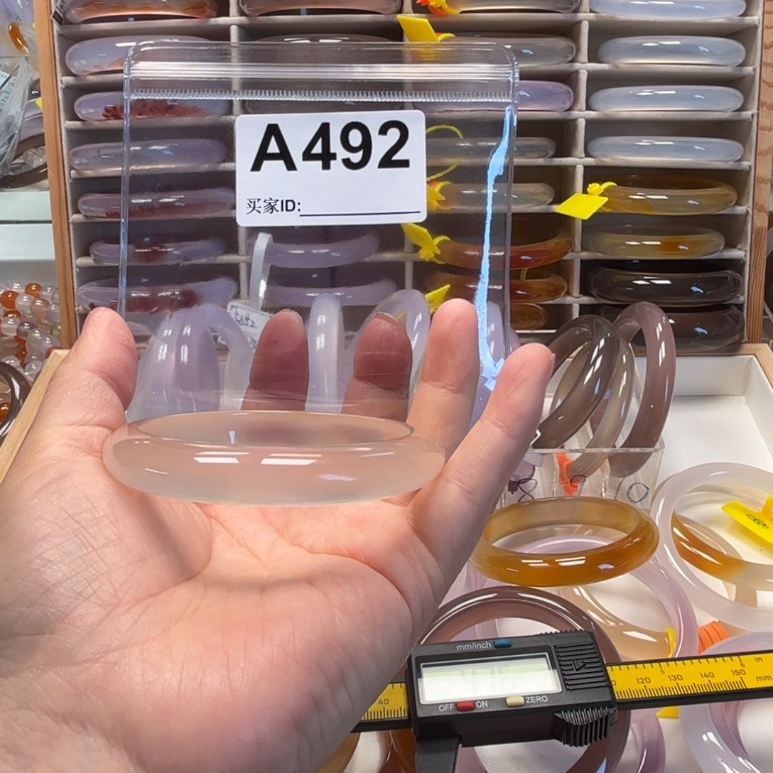 玛瑙/玉髓手镯未镶嵌游*昵492