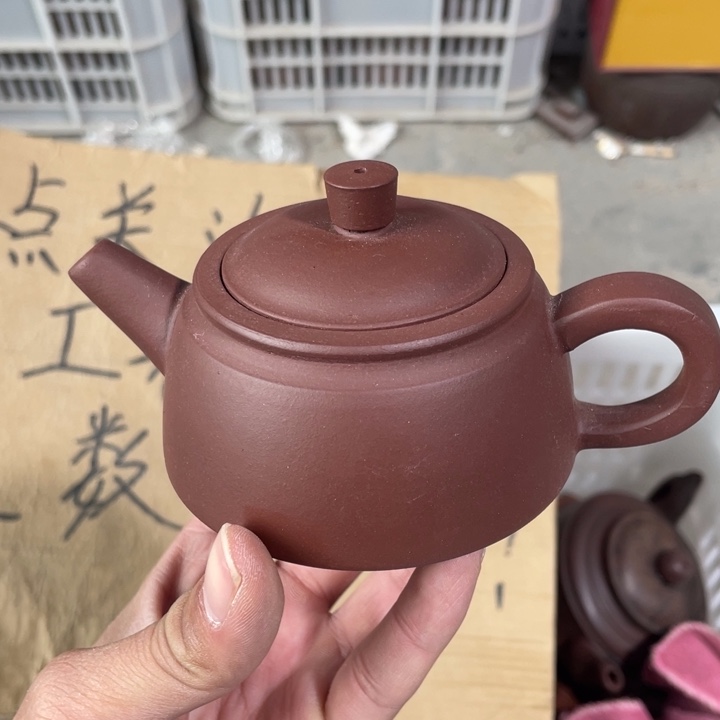 紫砂茶壶老厂紫砂壶一件。