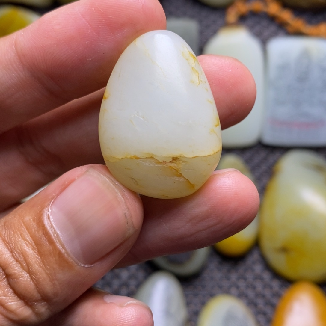 1未镶嵌定制和田玉小原石