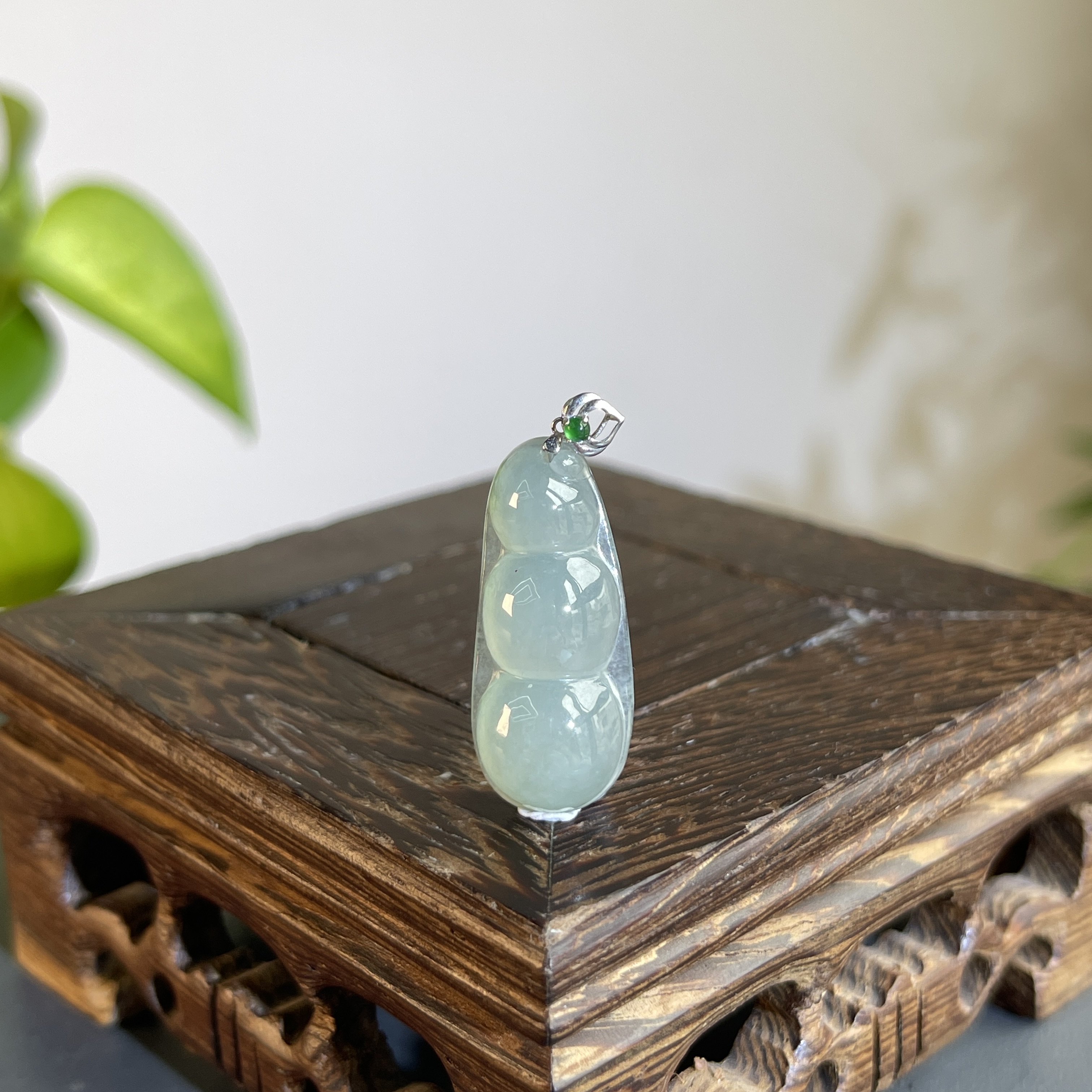 JCA23-175  天然缅甸A货翡翠 18K金扣福豆