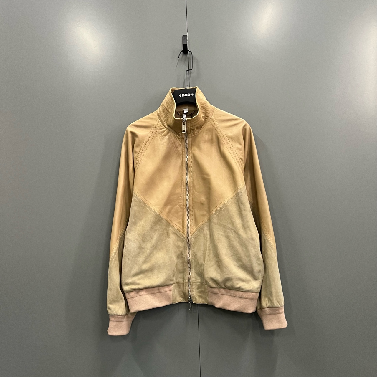 95新 BURBERRY/博柏利 y08 卡其色麂皮拼接夹克 50 013749